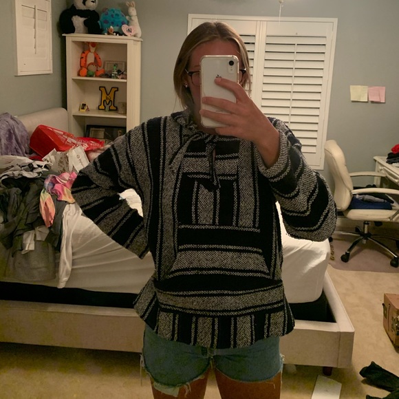 Poncho - Picture 3 of 3